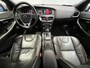 Volvo V40 2.0 T4 Business Sport | Navigatie | LM Velgen 17" | Panoramadak | Lederen Bekleding | Voorstoelen Verwarmd | Cruise Control | Airco |