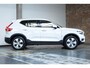 Volvo XC40 T2 Automaat Momentum | Stoelverwarming | Navigatie | Parkeersensoren voor + achter | Parkeercamera | Verwarmbaar stuurwiel | 23.126km! | Apple carplay/Android auto | Volvo on Call