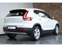 Volvo XC40 T2 Automaat Momentum | Stoelverwarming | Navigatie | Parkeersensoren voor + achter | Parkeercamera | Verwarmbaar stuurwiel | 23.126km! | Apple carplay/Android auto | Volvo on Call