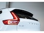 Volvo XC40 T2 Automaat Momentum | Stoelverwarming | Navigatie | Parkeersensoren voor + achter | Parkeercamera | Verwarmbaar stuurwiel | 23.126km! | Apple carplay/Android auto | Volvo on Call