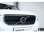Volvo XC40 T2 Automaat Momentum | Stoelverwarming | Navigatie | Parkeersensoren voor + achter | Parkeercamera | Verwarmbaar stuurwiel | 23.126km! | Apple carplay/Android auto | Volvo on Call