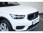 Volvo XC40 T2 Automaat Momentum | Stoelverwarming | Navigatie | Parkeersensoren voor + achter | Parkeercamera | Verwarmbaar stuurwiel | 23.126km! | Apple carplay/Android auto | Volvo on Call