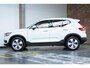Volvo XC40 T2 Automaat Momentum | Stoelverwarming | Navigatie | Parkeersensoren voor + achter | Parkeercamera | Verwarmbaar stuurwiel | 23.126km! | Apple carplay/Android auto | Volvo on Call