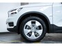 Volvo XC40 T2 Automaat Momentum | Stoelverwarming | Navigatie | Parkeersensoren voor + achter | Parkeercamera | Verwarmbaar stuurwiel | 23.126km! | Apple carplay/Android auto | Volvo on Call