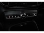 Volvo XC40 T2 Automaat Momentum | Stoelverwarming | Navigatie | Parkeersensoren voor + achter | Parkeercamera | Verwarmbaar stuurwiel | 23.126km! | Apple carplay/Android auto | Volvo on Call