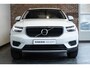 Volvo XC40 T2 Automaat Momentum | Stoelverwarming | Navigatie | Parkeersensoren voor + achter | Parkeercamera | Verwarmbaar stuurwiel | 23.126km! | Apple carplay/Android auto | Volvo on Call