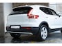 Volvo XC40 T2 Automaat Momentum | Stoelverwarming | Navigatie | Parkeersensoren voor + achter | Parkeercamera | Verwarmbaar stuurwiel | 23.126km! | Apple carplay/Android auto | Volvo on Call