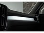 Volvo XC40 T2 Automaat Momentum | Stoelverwarming | Navigatie | Parkeersensoren voor + achter | Parkeercamera | Verwarmbaar stuurwiel | 23.126km! | Apple carplay/Android auto | Volvo on Call
