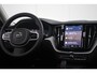 Volvo XC60 T6 Plug-in hybrid AWD Ultra Dark | Adaptive Cruise & Pilot Assist | Panoramisch Schuif-/Kanteldak | Semi- Elektrische Trekhaak | 360-Camera | Harman Kardon Premium Audio | Draadloze Telefoonlader
