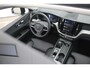 Volvo XC60 T6 Plug-in hybrid AWD Ultra Dark | Adaptive Cruise & Pilot Assist | Panoramisch Schuif-/Kanteldak | Semi- Elektrische Trekhaak | 360-Camera | Harman Kardon Premium Audio | Draadloze Telefoonlader