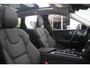Volvo XC60 T6 Plug-in hybrid AWD Ultra Dark | Adaptive Cruise & Pilot Assist | Panoramisch Schuif-/Kanteldak | Semi- Elektrische Trekhaak | 360-Camera | Harman Kardon Premium Audio | Draadloze Telefoonlader