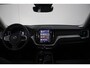 Volvo XC60 T6 Plug-in hybrid AWD Ultra Dark | Adaptive Cruise & Pilot Assist | Panoramisch Schuif-/Kanteldak | Semi- Elektrische Trekhaak | 360-Camera | Harman Kardon Premium Audio | Draadloze Telefoonlader