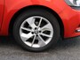 Renault Clio Estate TCe 90pk Limited | Eerste Eigenaar | Volledig Dealer onderhouden | Navigatie | Parkeersensoren achter | lm velgen | Cruise control |
