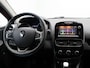Renault Clio Estate TCe 90pk Limited | Eerste Eigenaar | Volledig Dealer onderhouden | Navigatie | Parkeersensoren achter | lm velgen | Cruise control |