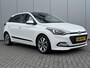 Hyundai i20 1.2 HP i-Motion Premium Glazen schuif-kanteldak / Dealer onderhouden / Vierseizoensbanden / Climate Control / Cruise Control / Licht en Regensensor/  Pakeersensoren voor + achter
