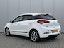 Hyundai i20 1.2 HP i-Motion Premium Glazen schuif-kanteldak / Dealer onderhouden / Vierseizoensbanden / Climate Control / Cruise Control / Licht en Regensensor/  Pakeersensoren voor + achter