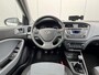 Hyundai i20 1.2 HP i-Motion Premium Glazen schuif-kanteldak / Dealer onderhouden / Vierseizoensbanden / Climate Control / Cruise Control / Licht en Regensensor/  Pakeersensoren voor + achter