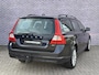 Volvo V70 2.5T Momentum | Young timer! | Stoelverwarming | Trekhaak | Leder | elektrisch bedienbare achterklep | 6 CD wisselaar |