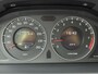 Volvo V70 2.5T Momentum | 12 mnd BOVAG GARANTIE | Nederlandse auto | Stoelverwarming | Trekhaak | Leder | elektrisch bedienbare achterklep | 6 CD wisselaar |