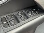 Volvo V70 2.5T Momentum | 12 mnd BOVAG GARANTIE | Nederlandse auto | Stoelverwarming | Trekhaak | Leder | elektrisch bedienbare achterklep | 6 CD wisselaar |