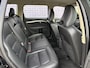 Volvo V70 2.5T Momentum | 12 mnd BOVAG GARANTIE | Nederlandse auto | Stoelverwarming | Trekhaak | Leder | elektrisch bedienbare achterklep | 6 CD wisselaar |
