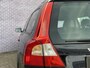Volvo V70 2.5T Momentum | 12 mnd BOVAG GARANTIE | Nederlandse auto | Stoelverwarming | Trekhaak | Leder | elektrisch bedienbare achterklep | 6 CD wisselaar |