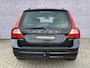 Volvo V70 2.5T Momentum | 12 mnd BOVAG GARANTIE | Nederlandse auto | Stoelverwarming | Trekhaak | Leder | elektrisch bedienbare achterklep | 6 CD wisselaar |