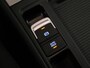 Volkswagen Golf 1.0 TSI Connected Sport (NAVI,LED,CAMERA,GROOT SCHERM,SPORTSTOELEN,PDC,GETINT,TREKHAAK,NETTESTAAT)