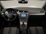 Volkswagen Golf 1.0 TSI Connected Sport (NAVI,LED,CAMERA,GROOT SCHERM,SPORTSTOELEN,PDC,GETINT,TREKHAAK,NETTESTAAT)