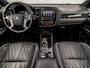Mitsubishi Outlander 2.4 PHEV Deluxe 240Pk Automaat (SCHUIFDAK, APPLE CARPLAY, NAVIGATIE, LEDER, STUUR/STOELVERWARMING, ELEK SPORTSTOELEN, 360 CAMERA, ADAPTIVE CRUISE, TREKHAAK, ZWART HEMEL, NIEUWSTAAT)