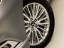Mitsubishi Outlander 2.4 PHEV Deluxe 240Pk Automaat (SCHUIFDAK, APPLE CARPLAY, NAVIGATIE, LEDER, STUUR/STOELVERWARMING, ELEK SPORTSTOELEN, 360 CAMERA, ADAPTIVE CRUISE, TREKHAAK, ZWART HEMEL, NIEUWSTAAT)