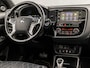 Mitsubishi Outlander 2.4 PHEV Deluxe 240Pk Automaat (SCHUIFDAK, APPLE CARPLAY, NAVIGATIE, LEDER, STUUR/STOELVERWARMING, ELEK SPORTSTOELEN, 360 CAMERA, ADAPTIVE CRUISE, TREKHAAK, ZWART HEMEL, NIEUWSTAAT)