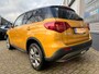 Suzuki Vitara 1.0 111PK TwoTone,Navi,Clima,Cruise,Isofix,Stoelverw,ElektrRamenV+A,Stuurbed,LED,Bluetooth,Dakrail,Camera,Lmv,