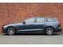 Volvo V60 T6 Plug-in hybrid AWD Plus Dark Elektrisch verstelbare voorstoelen | 360 graden camera | Trekhaak, elektrisch inklapbaar | Harman Kardon | Stoel- /stuurwielverwarming | Adaptive cruise control | BLIS