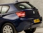 BMW 1-Serie 116i Luxury Automaat (4 CILINDER, LOGISCH NAP, NAVIGATIE, DEALER ONDERHOUDEN, XENON, LEDEREN SPORTSTOELEN, CRUISE, PARKEERSENSOREN, NIEUWSTAAT)
