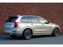 Volvo XC90 T8 Plug-in hybrid AWD Ultra Dark | Verwarmde, Geventileerde en Masserende Voorstoelen | Luchtvering | Panoramisch Schuif-/Kanteldak | Semi-Elektrische Trekhaak | 360º Camera | Gelamineerd en Getint Glas Achter| Bowers & Wilkins |