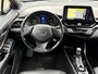 Toyota C-HR 1.8 Hybrid Executive **NAVIGATIE/ DODEHOEK DETECTIE/ STOEL EN STUURWIELVERWARMING/ GARANTIE**