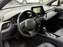 Toyota C-HR 1.8 Hybrid Executive **NAVIGATIE/ DODEHOEK DETECTIE/ STOEL EN STUURWIELVERWARMING/ GARANTIE**