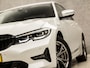 BMW 3-Serie 330e Sportline 293Pk Automaat (APPLE CARPLAY, GROOT NAVI, ZWART HEMEL, COGNAC LEDER, CAMERA, STOELVERWARMING, SPORTSTOELEN, GETINT GLAS, SFEERVERLICHTING, NIEUWSTAAT)