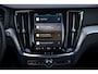 Volvo V60 2.0 B3 Essential Edition | Sport Pack | 19" Black Edition Velgen | Leder | Adaptieve Cruise Control | Stoelverwarming | Park Assist |