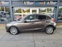 Mazda 2 1.5 SKYACTIV-G 90PK Luxury Trekhaak Stuur / Stoelverw Camera All-in prijs + 12 mnd garantie!