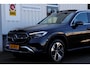 Mercedes-Benz GLC 300e 4MATIC Plug in hybride PHEV*Perfect MB Onderh.*1ste Eig.*BTW*Luchtvering/Pano/Elek. Trekhaak/ACC/Stoelverw./Stuurverw./Dodehoek/LED/Camera/Apple Carplay-Android/Parkeersens.V+A/18 inch LM*