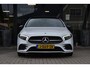 Mercedes-Benz A-klasse 180 AMG NIGHT | SFEERVERLICHTING | PANORAMADAK | APPLE CARPLAY | ANDROID AUTO | KEYLESS | MEMORY SEATS