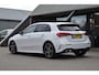 Mercedes-Benz A-klasse 180 AMG NIGHT | SFEERVERLICHTING | PANORAMADAK | APPLE CARPLAY | ANDROID AUTO | KEYLESS | MEMORY SEATS