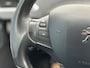 Peugeot 2008 1.2 PureTech Active Clima, Navi, Parkeersensoren, Cruise control, Mistlamp, Radio Bij de verkoop van gebruikte voertuigen door CD-Cars wordt geen standaard garantie verstrekt. De koper aanvaardt het voertuig in de staat waarin het zich bevindt op het moment van aankoop