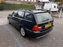 BMW 3-Serie Touring 318i Clima, Lichtmetalen velgen, Radio Bij de verkoop van gebruikte voertuigen door CD-Cars wordt geen standaard garantie verstrekt. De koper aanvaardt het voertuig in de staat waarin het zich bevindt op het moment van aankoop