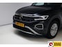 Volkswagen T-Roc 1.0 TSI 116 PK Business Edition | Stoelverw. | Apple Carplay / Android auto | PDC V+A | Automatisch inparkeren, Climate control, all season banden, extra getint glas achter