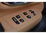 Volvo XC90 T8 Recharge AWD Ultra Bright - LONG RANGE - Panorama/schuifdak - IntelliSafe Assist & Surround - 360º Camera - Harman/Kardon audio - Adaptieve LED koplampen - Verwarmde voorstoelen, stuur & achterbank - Parkeersensoren voor & achter - Elektr. bedienb. voorstoelen met geheugen - Head up display - Draadloze tel. lader - Extra getint glas - Elektr. inklapbare trekhaak - 21' LMV