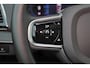 Volvo XC90 T8 Recharge AWD Ultra Bright - LONG RANGE - Panorama/schuifdak - IntelliSafe Assist & Surround - 360º Camera - Harman/Kardon audio - Adaptieve LED koplampen - Verwarmde voorstoelen, stuur & achterbank - Parkeersensoren voor & achter - Elektr. bedienb. voorstoelen met geheugen - Head up display - Draadloze tel. lader - Extra getint glas - Elektr. inklapbare trekhaak - 21' LMV