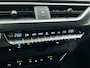 Lexus UX 250h Business Line | Apple Carplay/ Android Auto | Stuur- en Stoelverwarming | Parkeersensoren voor+achter |